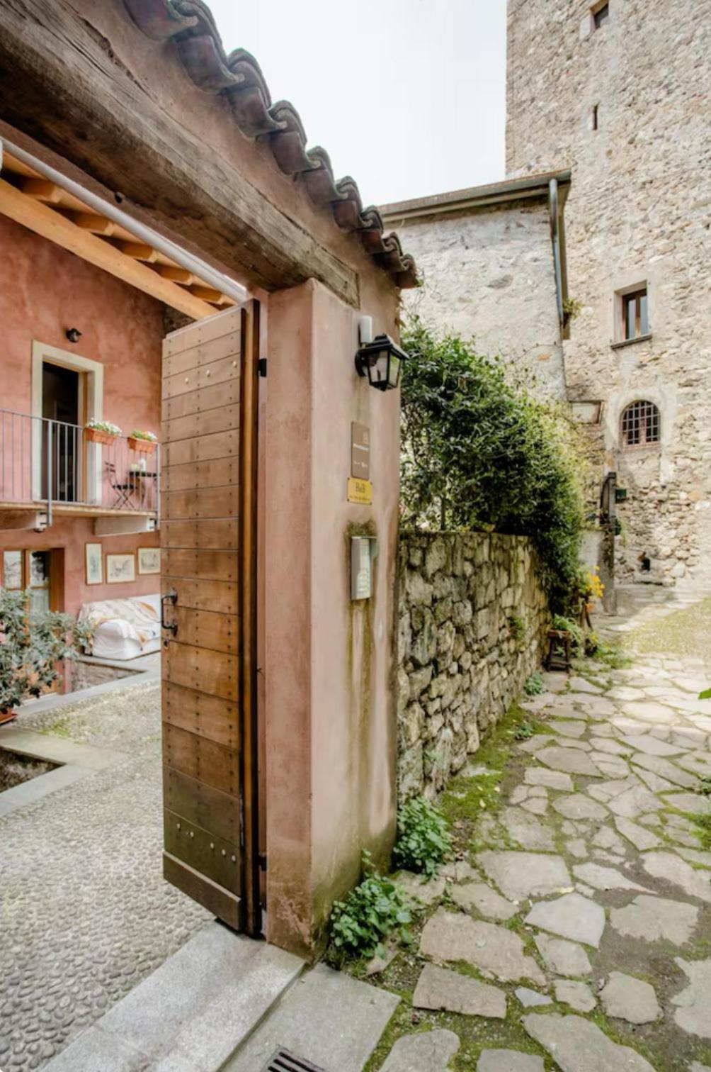 Alla Torre Del Barbarossa B&B Foresteria Mandello del Lario Ngoại thất bức ảnh